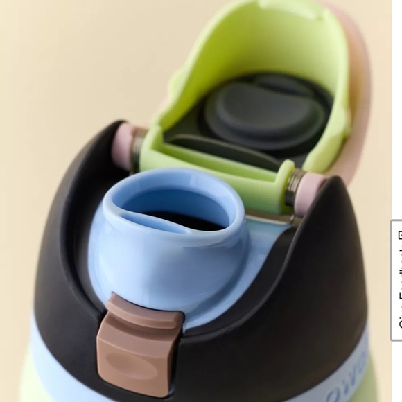 Owala UO Exclusive FreeSip 32 oz Water Bottle in Cat Collage Catwala. New! - Picture 8 of 8